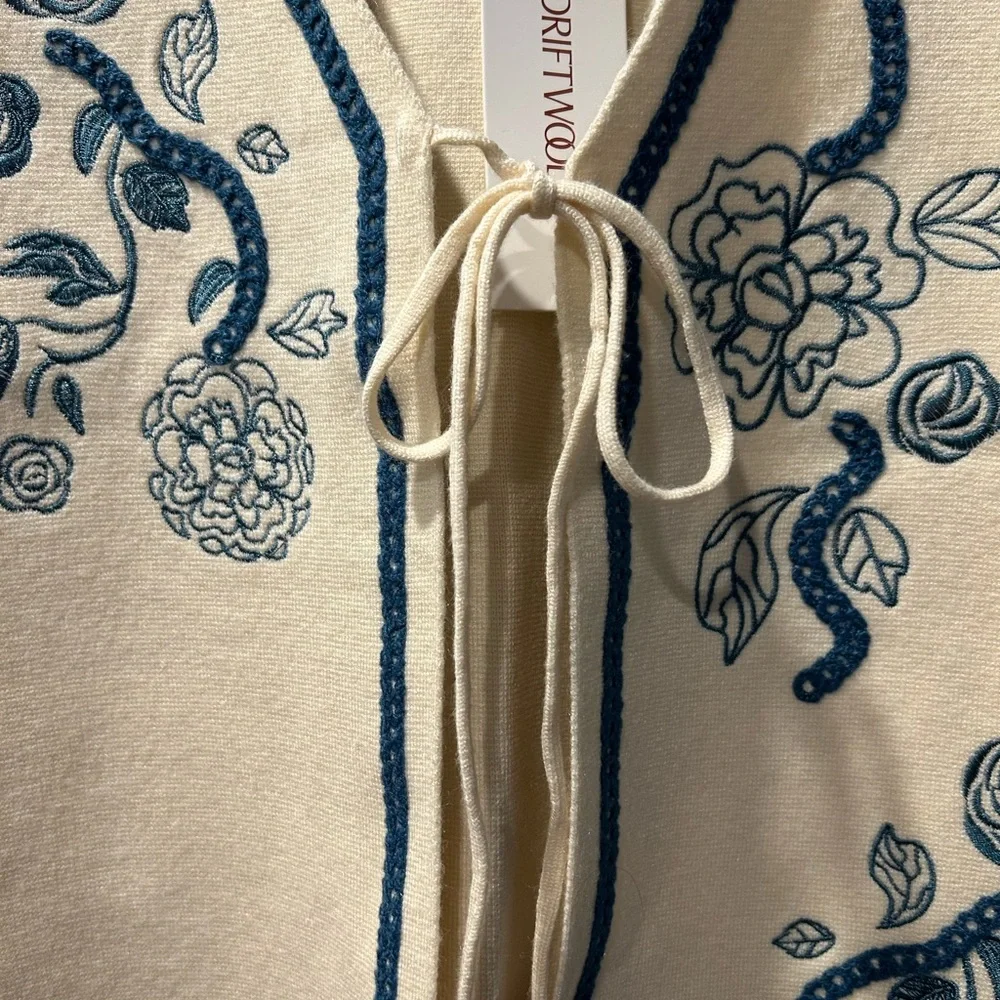 SO CUTE FOR SPRING! 🌻 DRIFTWOOD knit vest - Picture 3 of 6